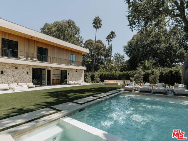 23346 Collins Street, Woodland Hills CA: https://media.crmls.org/mediaz/097dbb92-397e-4877-a02a-bcd32217c6d3.jpg