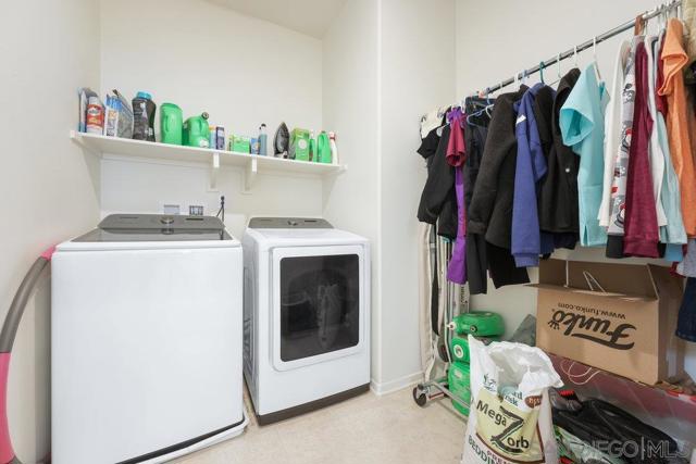 712 Gemstone Dr, San Marcos CA: https://media.crmls.org/mediaz/097de9e3-7ae8-480c-bdf4-de74664c19fa.jpg
