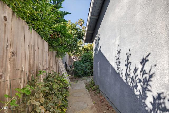 2833 Sailor Avenue, Ventura CA: https://media.crmls.org/mediaz/097eb91b-d7eb-4d8b-b41a-0bd33cbb08c1.jpg