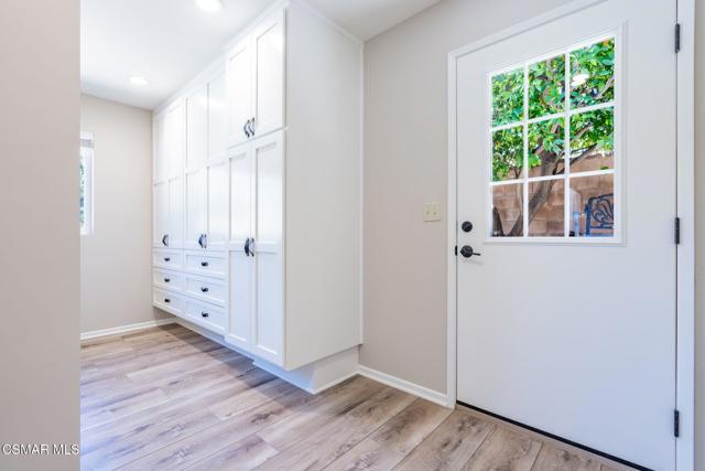 3242 Hereford Court, Simi Valley CA: https://media.crmls.org/mediaz/097ed26d-65b8-4a42-a90d-79d100030d11.jpg