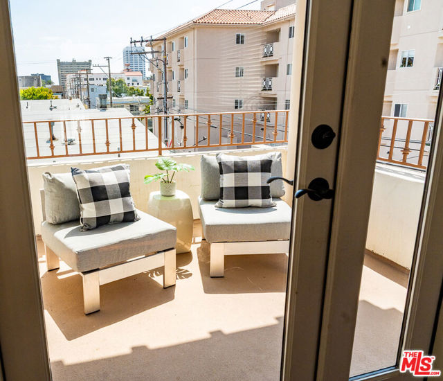 844 3rd Street, Santa Monica CA: https://media.crmls.org/mediaz/097ee627-a85f-466b-9681-4ce247f869fb.jpg