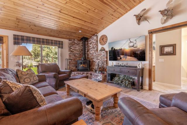 1188 Monte Vista Drive, Big Bear CA: https://media.crmls.org/mediaz/097f622a-d55b-4872-9705-ea27723ecb18.jpg