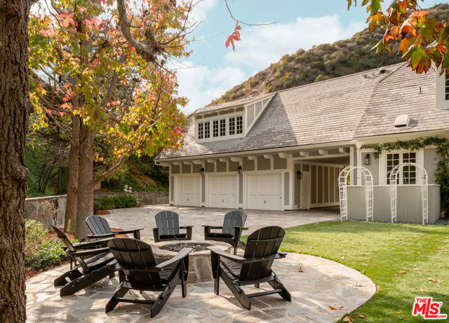 1420 Moraga Drive, Los Angeles CA: https://media.crmls.org/mediaz/09805de9-0091-4c8c-a1ad-209906321e81.jpg