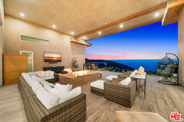 10715 Yerba Buena Road, Malibu CA: https://media.crmls.org/mediaz/0980bff1-5738-4ffe-bb3e-201c833dbb63.jpg