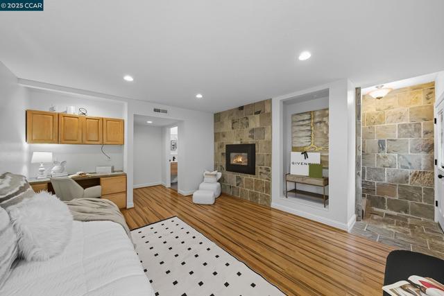 50 Brookwood Rd, Orinda CA: https://media.crmls.org/mediaz/0980f879-50e4-4745-9f60-69d0168ac804.jpg