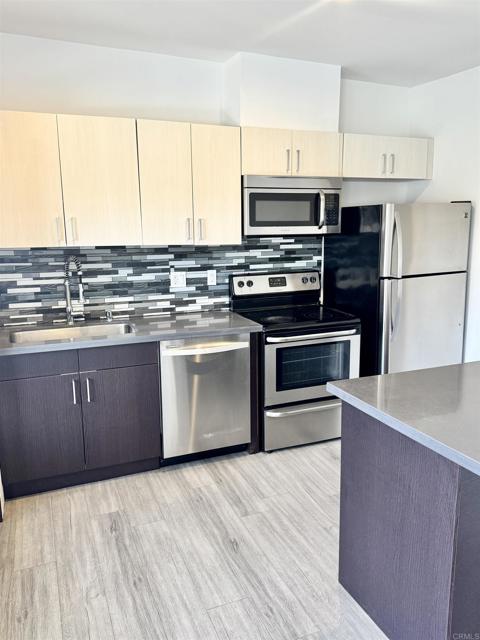 Detail Gallery Image 1 of 17 For 7224 Hillside Ave #32,  Hollywood,  CA 90046 - 2 Beds | 2 Baths