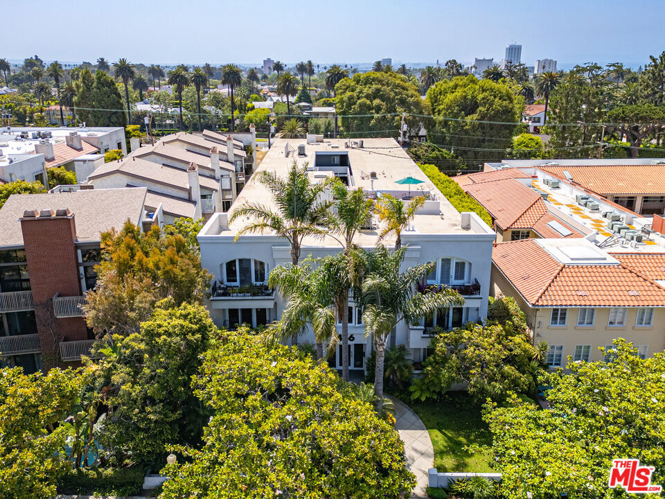 446 San Vicente Boulevard #302