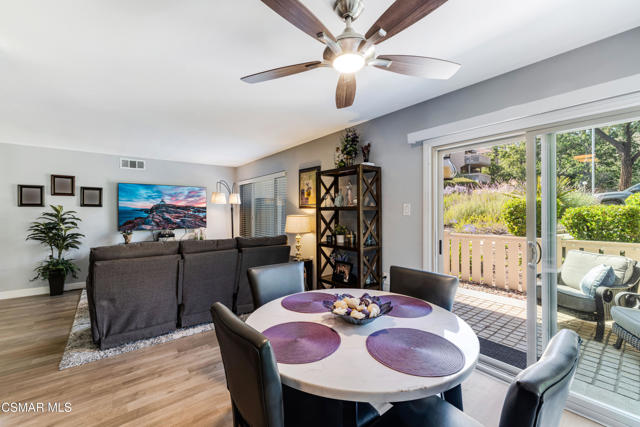 348 Chestnut Hill Court, Thousand Oaks CA: https://media.crmls.org/mediaz/098190c9-69b7-412a-a203-70f4601ed81a.jpg