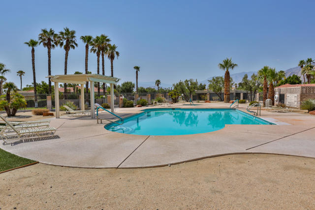 1181 Sunflower Lane, Palm Springs CA: https://media.crmls.org/mediaz/0981c09d-f5de-4052-9f70-59758832f445.jpg