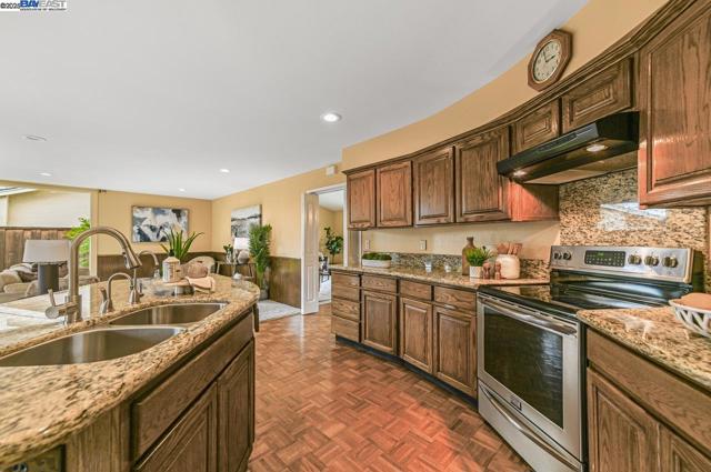 1047 Innsbruck St, Livermore CA: https://media.crmls.org/mediaz/09820246-4e3a-4538-aee9-02767006647d.jpg