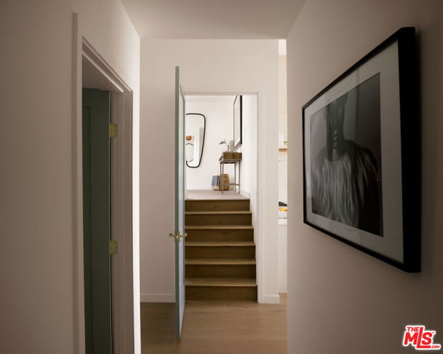 3916 Glenridge Drive, Sherman Oaks CA: https://media.crmls.org/mediaz/09823375-e62b-4681-ac9b-bc4916c98b03.jpg