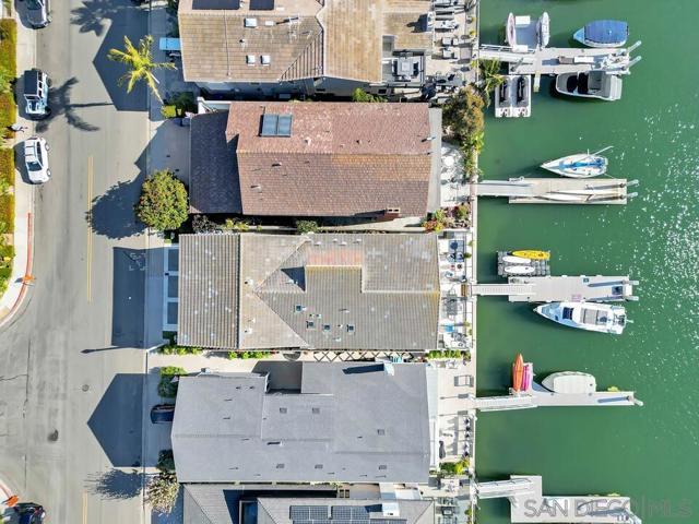36 Admiralty Cross, Coronado CA: https://media.crmls.org/mediaz/098265ad-20d7-4065-b584-4c8f815eb9f8.jpg