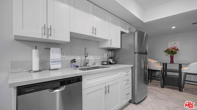 5870 Green Valley Circle, Culver City CA: https://media.crmls.org/mediaz/09827c61-13ec-462b-b21e-8862bcd86b4a.jpg