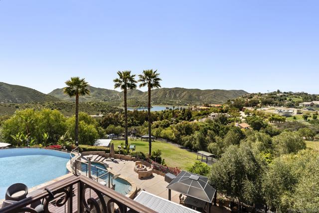 3449 Via Loma Vista, Escondido CA: https://media.crmls.org/mediaz/0982bef5-201f-42cb-8fee-248c62f54753.jpg