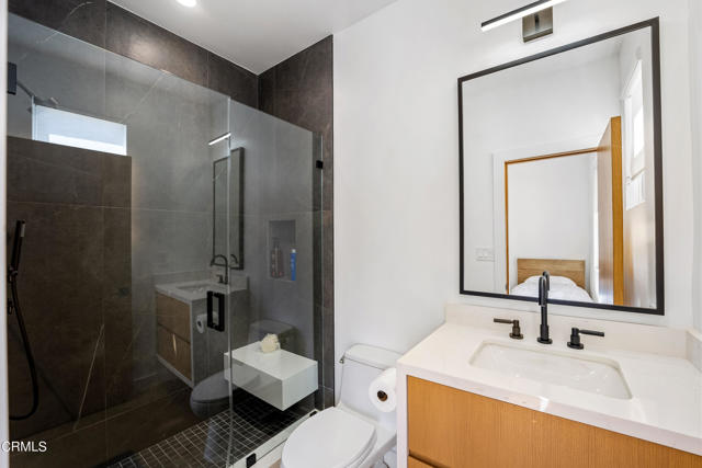 1520 Viewpoint Drive, Oxnard CA: https://media.crmls.org/mediaz/098366eb-311a-4bb0-8d40-7be5d73cb5ff.jpg