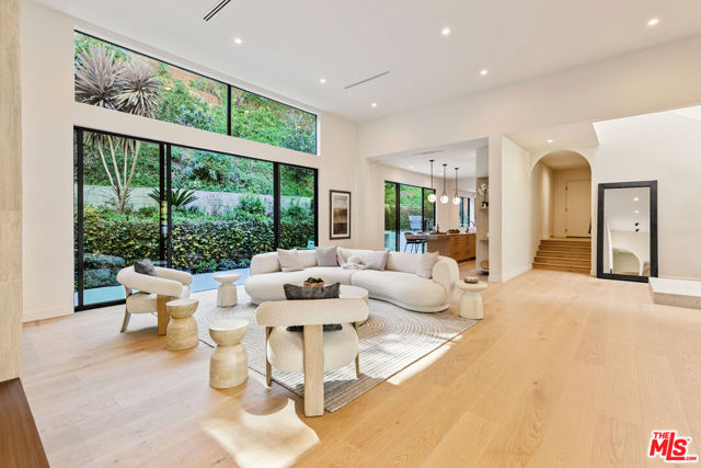 1401 N Bundy Drive, Los Angeles CA: https://media.crmls.org/mediaz/0983b897-dd5a-4b3b-a042-9789f912e003.jpg