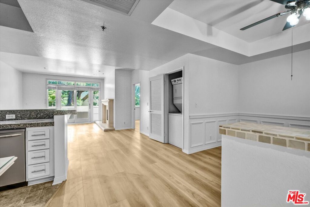 2222 BEACHWOOD Drive #302