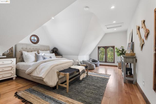 1048 Annerley Rd, Oakland CA: https://media.crmls.org/mediaz/09842288-cd3a-4d48-9b4b-7d9c29fa68f2.jpg