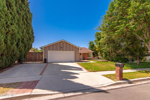 3268 Hilldale Avenue, Simi Valley CA: https://media.crmls.org/mediaz/09843524-0877-4c09-a401-7f3cdbbf31c1.jpg