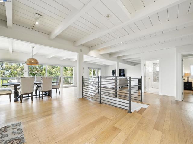 2323 Mastlands Dr, Oakland CA: https://media.crmls.org/mediaz/09845ec1-de6f-4332-871f-8f1e91f98484.jpg