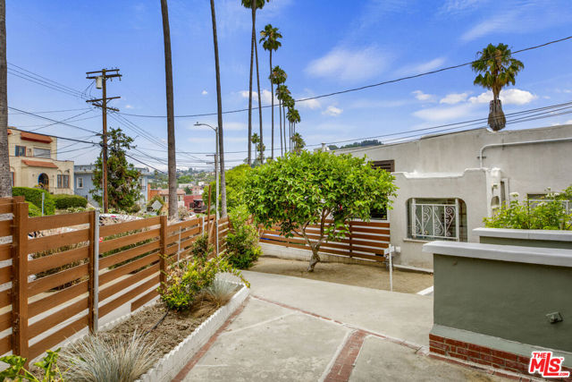 1404 Maltman Avenue, Los Angeles CA: https://media.crmls.org/mediaz/0984eff3-9f1e-412d-aac9-fc03e9c5a325.jpg