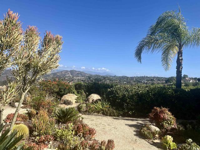 Detail Gallery Image 12 of 41 For 1707 Santa Margarita Dr, Fallbrook,  CA 92028 - 3 Beds | 2/1 Baths