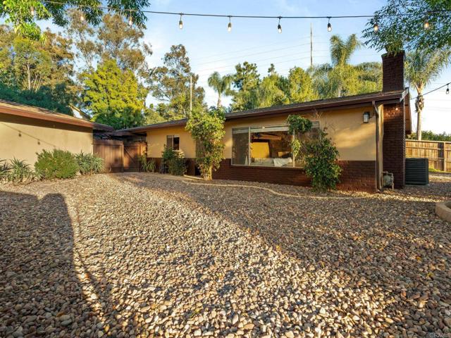 Detail Gallery Image 9 of 53 For 1130 Pebble Springs Ln, Escondido,  CA 92026 - 3 Beds | 2 Baths