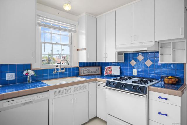 1205 Park Row, La Jolla CA: https://media.crmls.org/mediaz/09858de5-ec0c-45b7-b297-9c0c2219e9cf.jpg