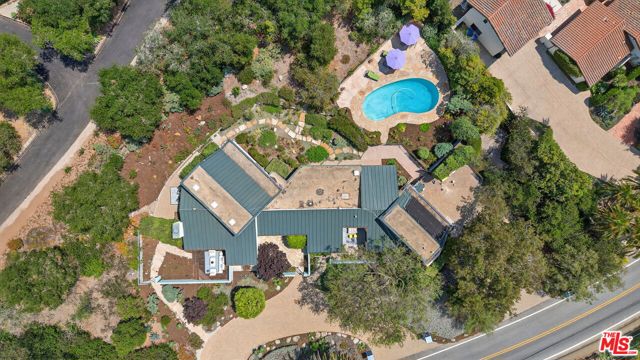 520 Barker Pass Road, Santa Barbara CA: https://media.crmls.org/mediaz/0985c5ae-70cf-4102-8aed-8413fe9b9279.jpg