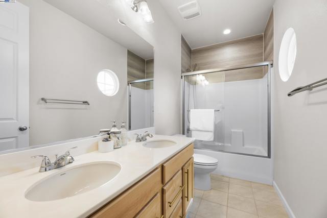 257 E Terra Mia Ave, Mountain House CA: https://media.crmls.org/mediaz/0986c8d0-dd23-418e-8fd5-65fb248d1732.jpg