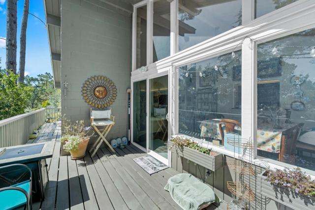 6 Stratford Place, Monterey CA: https://media.crmls.org/mediaz/0986d2d8-8f69-4a4f-a87d-9aa07854e6c4.jpg