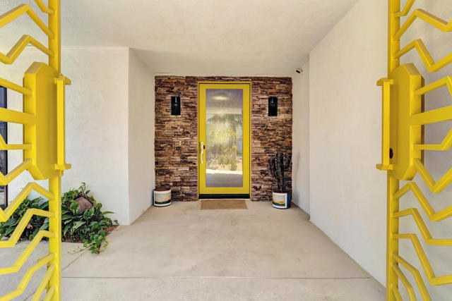 2598 S Camino Real, Palm Springs CA: https://media.crmls.org/mediaz/09870ee9-2dc3-4842-969d-16ba057824c7.jpg