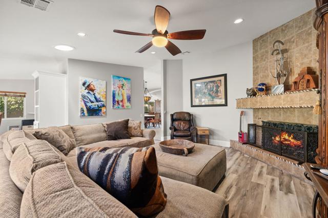 51425 Calle Quito, La Quinta CA: https://media.crmls.org/mediaz/09872ffd-bba6-40c1-9186-c38a53e24313.jpg