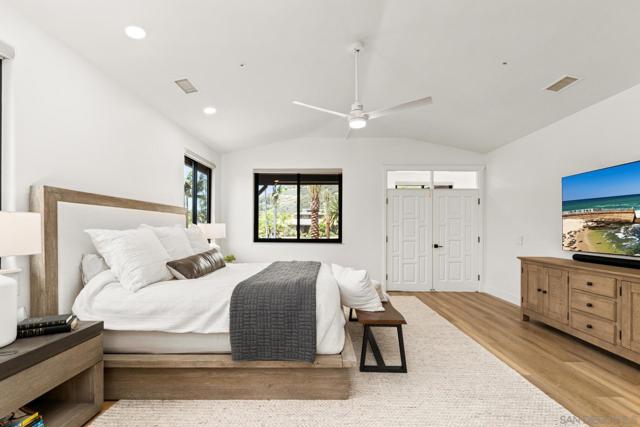 2511 San Clemente Ave, Vista CA: https://media.crmls.org/mediaz/09877952-527c-4708-9650-4b05603d11aa.jpg