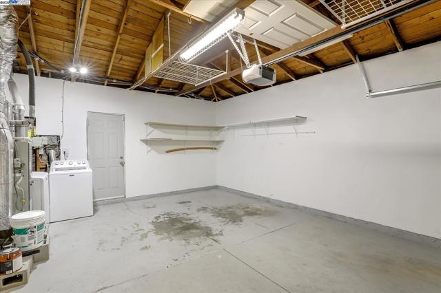 7942 Vomac Rd, Dublin CA: https://media.crmls.org/mediaz/0987bcff-8b82-41f9-b26e-ce491cbece46.jpg
