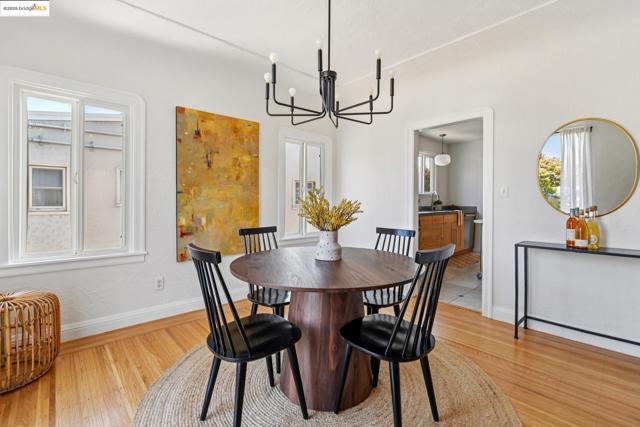533 Lewis Ave, San Leandro CA: https://media.crmls.org/mediaz/0987de94-661d-4250-8904-6c1e0d728c85.jpg