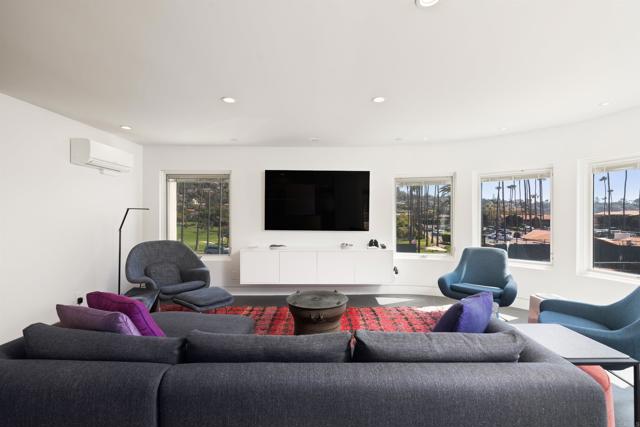 Detail Gallery Image 3 of 27 For 2110 Avenida De La Playa #C,  La Jolla,  CA 92037 - 3 Beds | 2/1 Baths