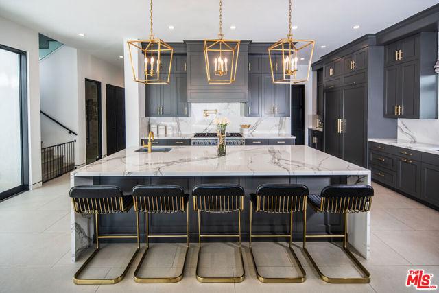 1562 Ensley Avenue, Los Angeles CA: https://media.crmls.org/mediaz/09884cf1-c970-4f22-b835-4e131384963b.jpg