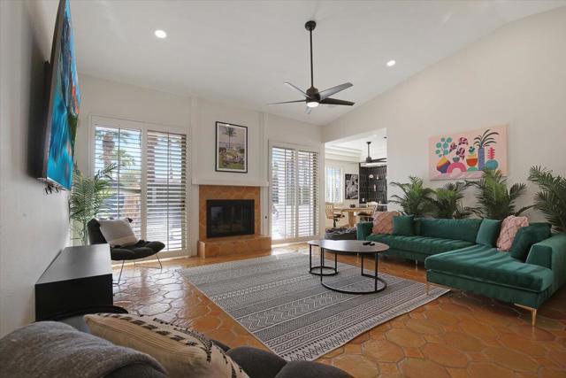 2451 Quincy Way, Palm Springs CA: https://media.crmls.org/mediaz/09894e5b-44d1-4835-beb9-c91fe93fc6da.jpg