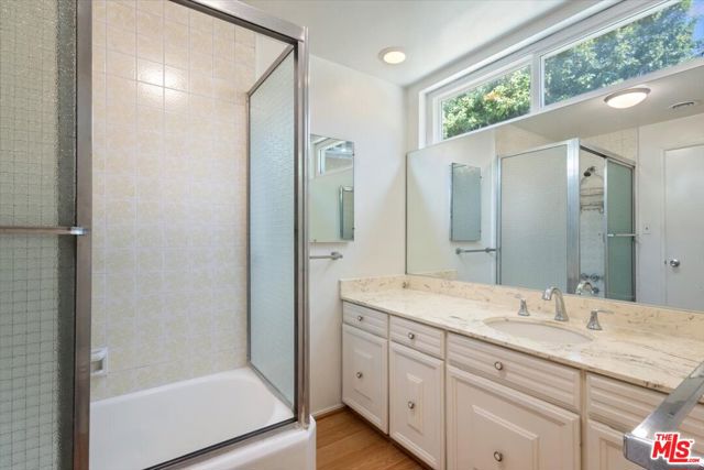4210 Alcove Avenue, Studio City CA: https://media.crmls.org/mediaz/09898d2f-cfa1-4895-92a3-a265258487a5.jpg