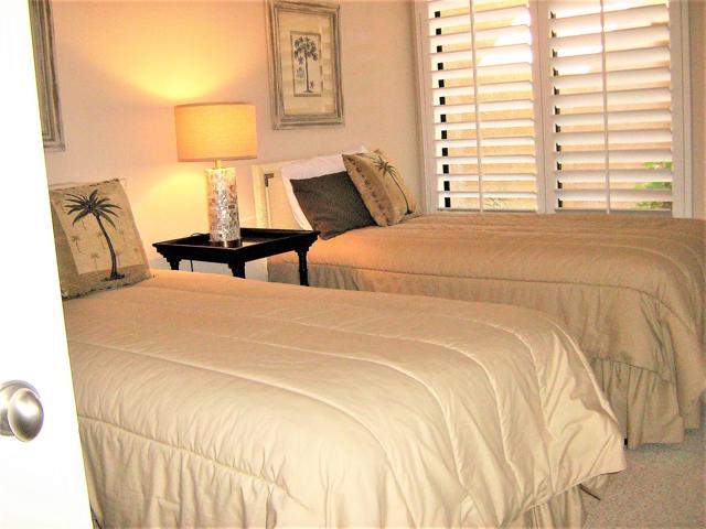 72346 Sommerset Drive, Palm Desert CA: https://media.crmls.org/mediaz/09898fd1-9e7a-49c1-b639-26c8ccdaffa9.jpg