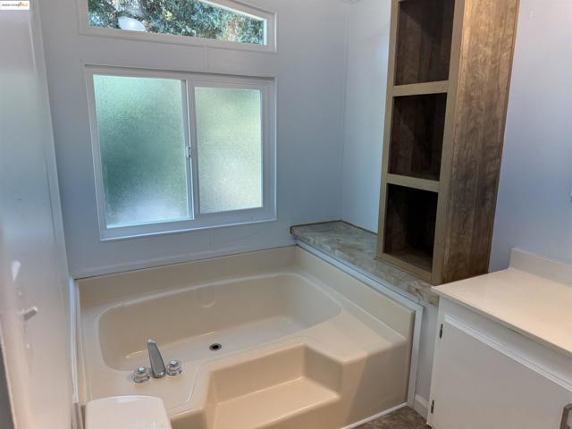 841 W Brannan Island Rd, Isleton CA: https://media.crmls.org/mediaz/0989a412-7ba5-4a5a-8434-7a5ddc4b392c.jpg