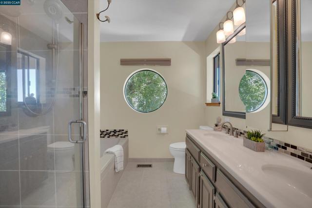 1027 W Arlington Way, Martinez CA: https://media.crmls.org/mediaz/0989a85d-874f-4e72-8136-799661f367b3.jpg