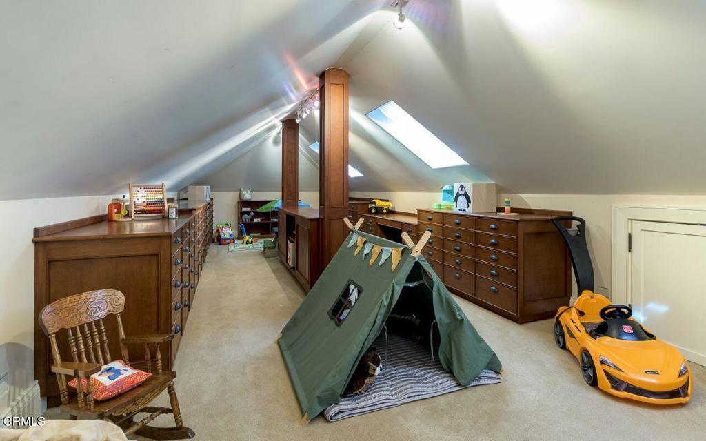 https://media.crmls.org/mediaz/0989bf87-67ec-433c-8c92-148c460535d3.jpg?preset=X-Large