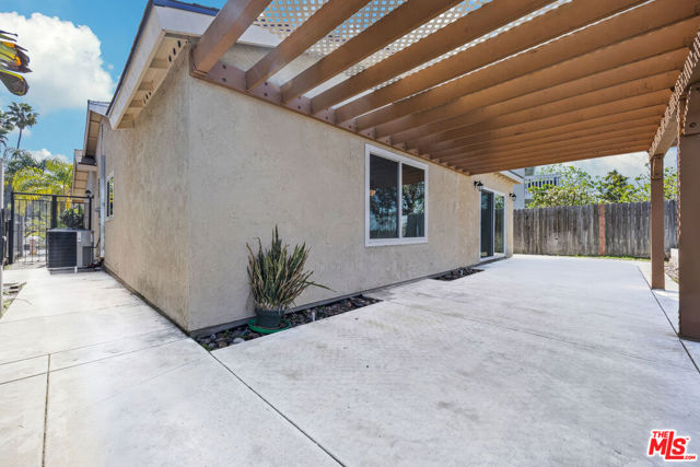 23061 Via San Gabriel, Mission Viejo CA: https://media.crmls.org/mediaz/0989f575-40da-4f21-9530-dc728adfde8b.jpg