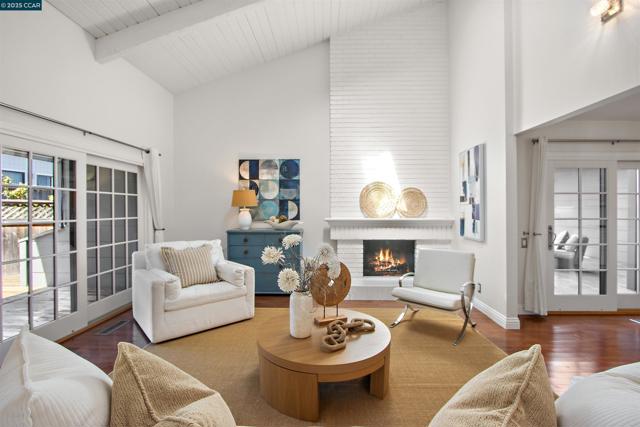 1716 Saint Andrews Drive, Moraga CA: https://media.crmls.org/mediaz/098a0425-25ff-48fd-bae1-d57d56c0c310.jpg