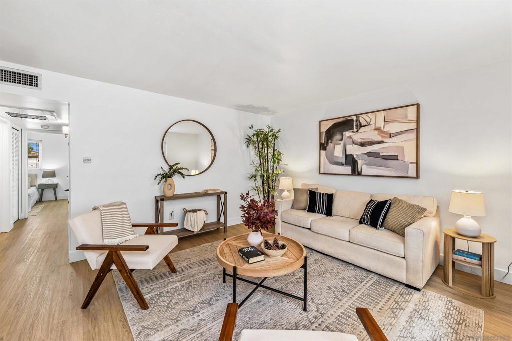 1030 Robinson Ave - photo 2