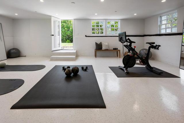 130 Stonehedge Road, Hillsborough CA: https://media.crmls.org/mediaz/098a6b9f-8984-427b-a216-7657095d3186.jpg