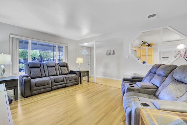 6175 Oneida Drive, San Jose CA: https://media.crmls.org/mediaz/098a80aa-6407-4cb5-b86c-d249f46a85f8.jpg