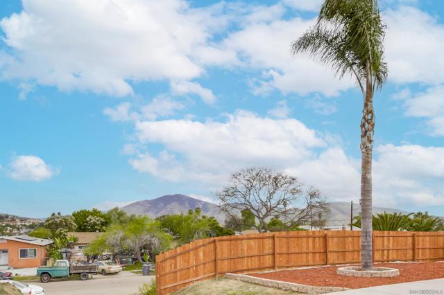 824 PARAISO AVE, Spring Valley CA: https://media.crmls.org/mediaz/098aa1b5-0bbb-41a5-ac6f-4daa4ec39eb4.jpg